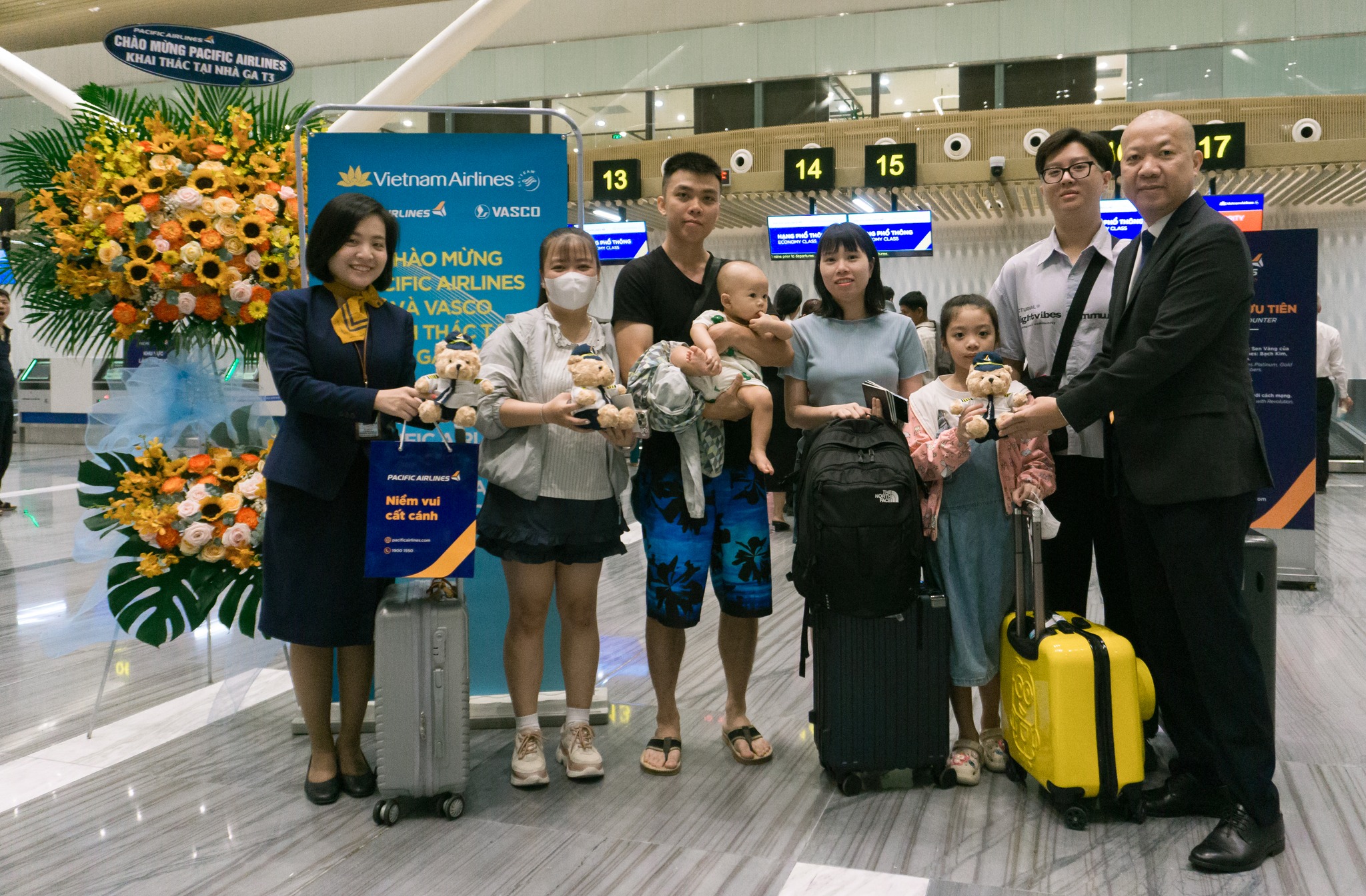 Hành khách làm thủ tục tại T3