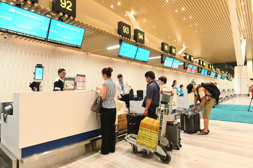 Gần 83 triệu lượt khách qua cảng hàng không