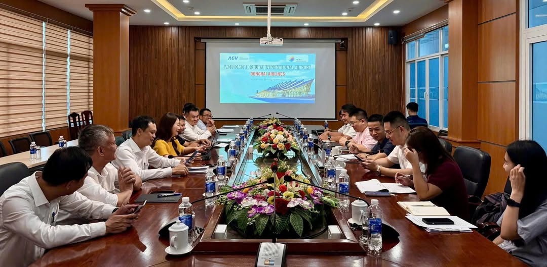 Phú Bài làm việc với Donghai Airlines về đường bay Huế – Thâm Quyến