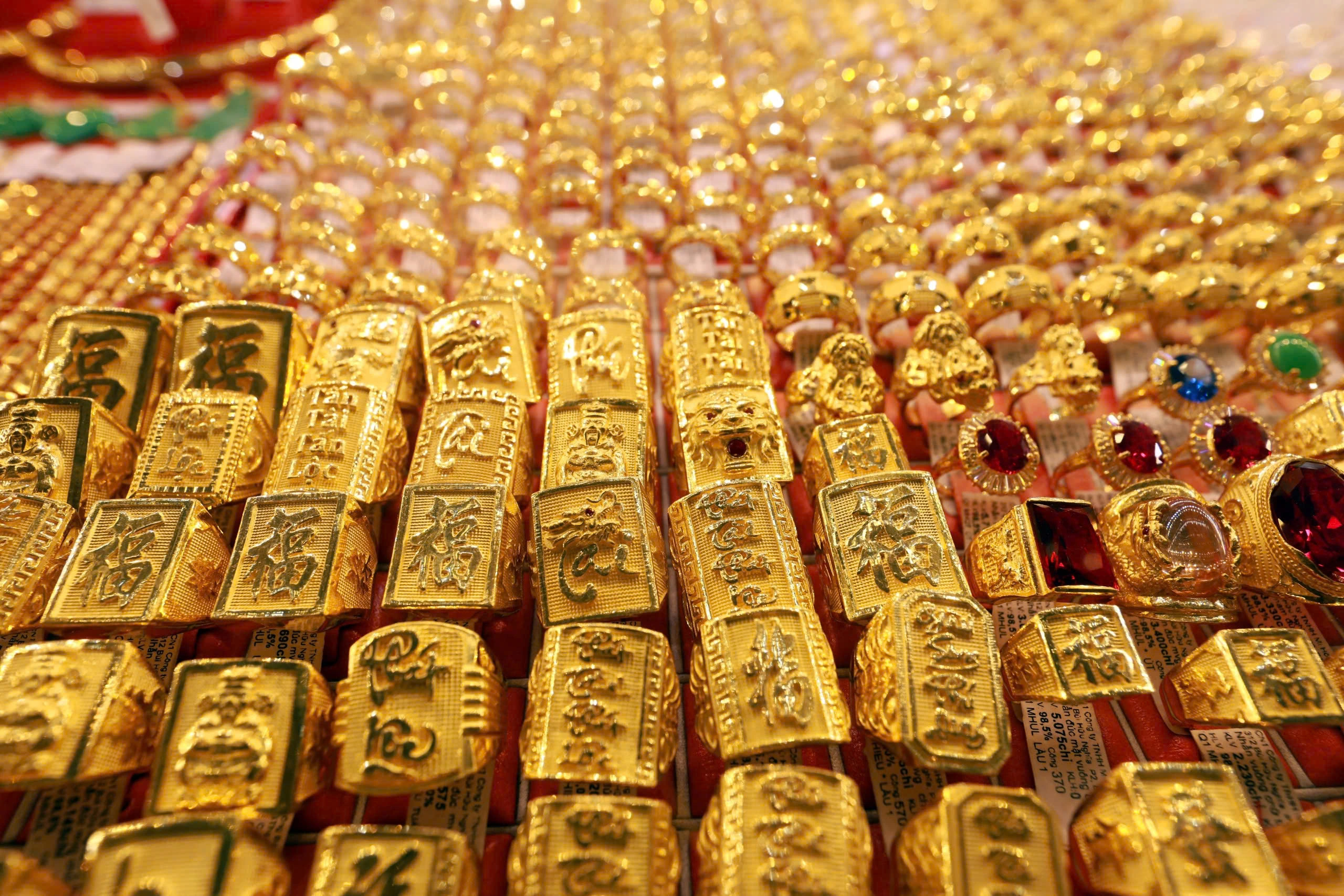 Trang sức vàng – lưu ý quy định khi mang qua sân bay