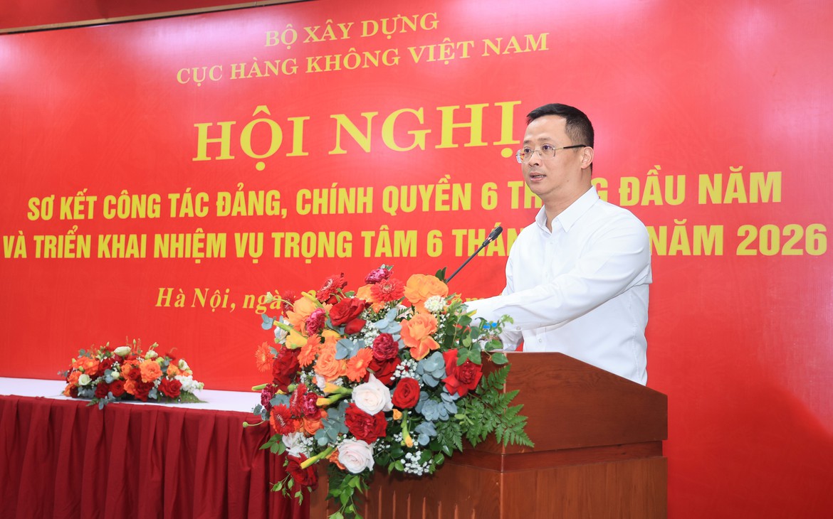 Cục trưởng Cục Hàng không Việt Nam Uông Việt Dũng phát biểu tại hội nghị