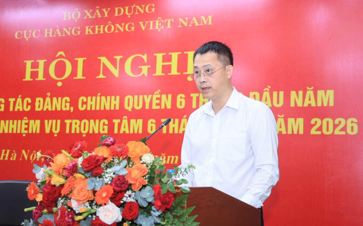 Hành khách làm thủ tục tại sân bay trong bối cảnh thị trường hàng không tăng trưởng