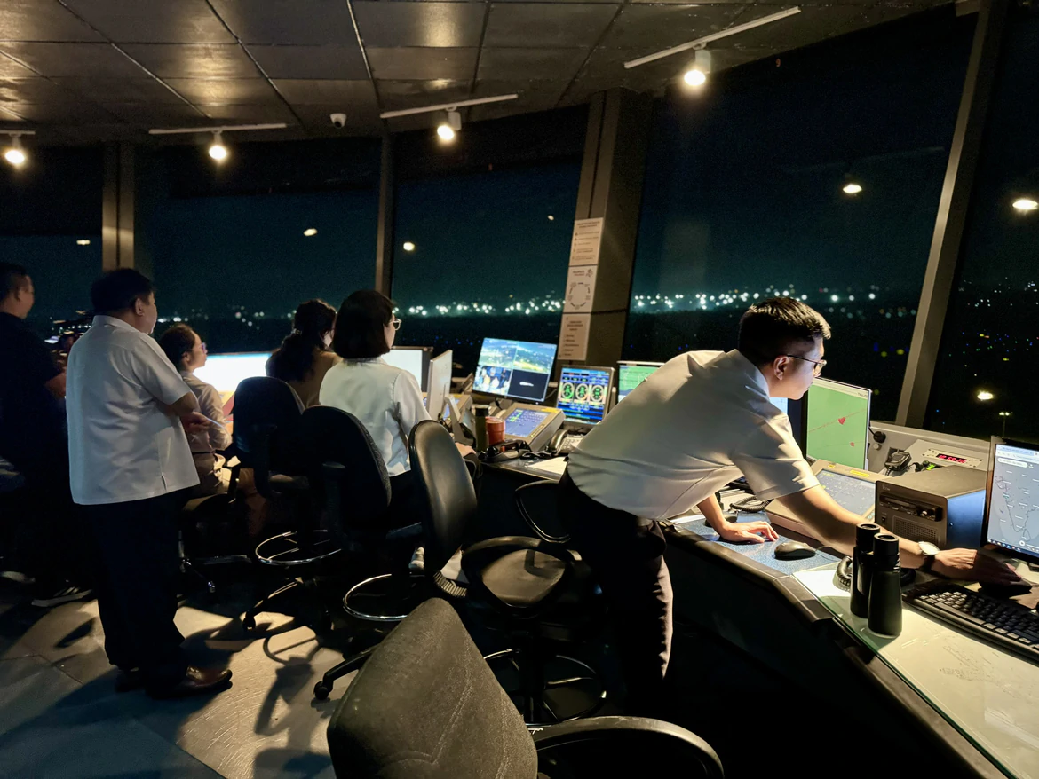 Ca trực điều hành bay tại trung tâm kiểm soát không lưu