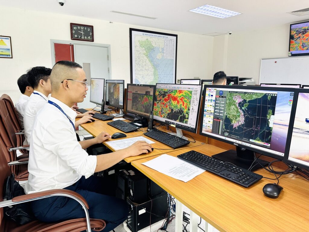 Bão số 4: Hàng không căng mình ứng phó mây đối lưu, mưa dông và giảm tầm nhìn