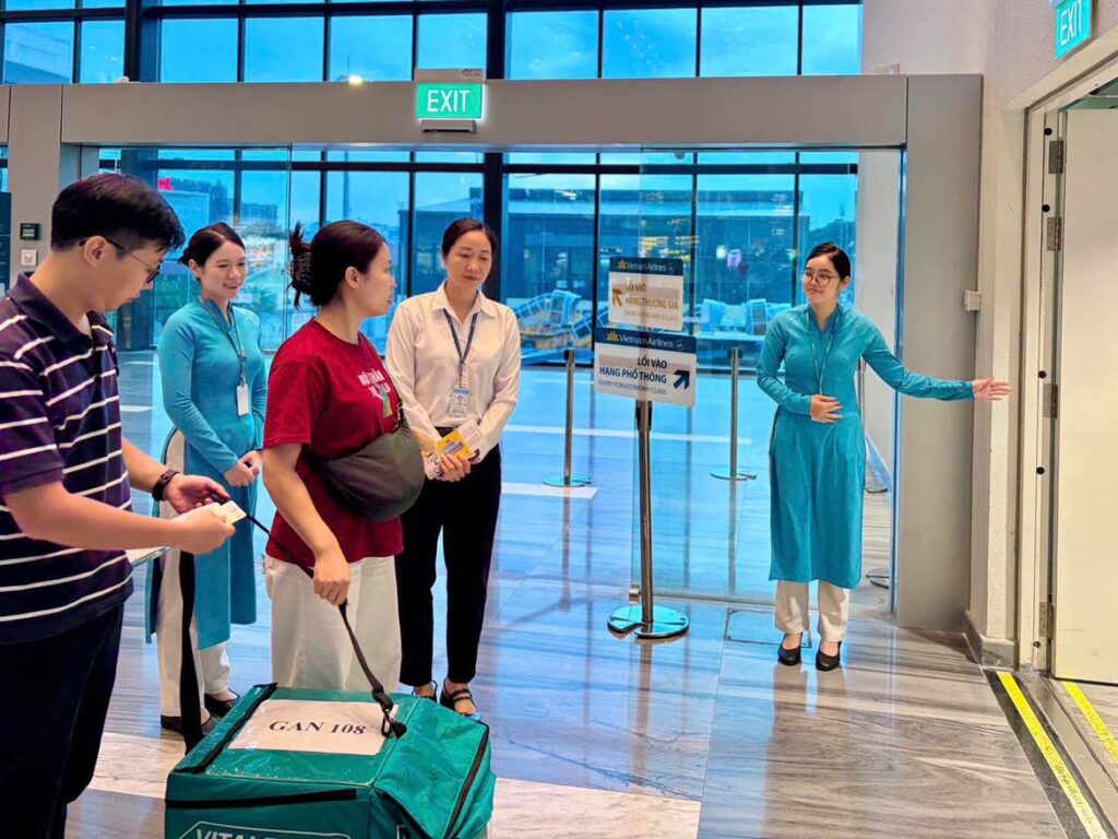 Chuyến bay Vietnam Airlines hai lần lùi giờ để chờ tạng hiến, kịp trao cơ hội sống