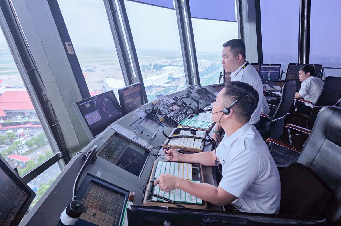 Kíp trực điều hành bay tại Đài kiểm soát không lưu Nội Bài