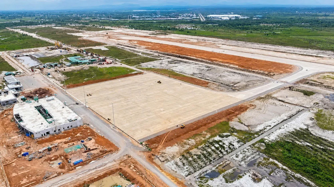 Toàn cảnh công trường Cảng hàng không Quảng Trị nhìn từ trên cao