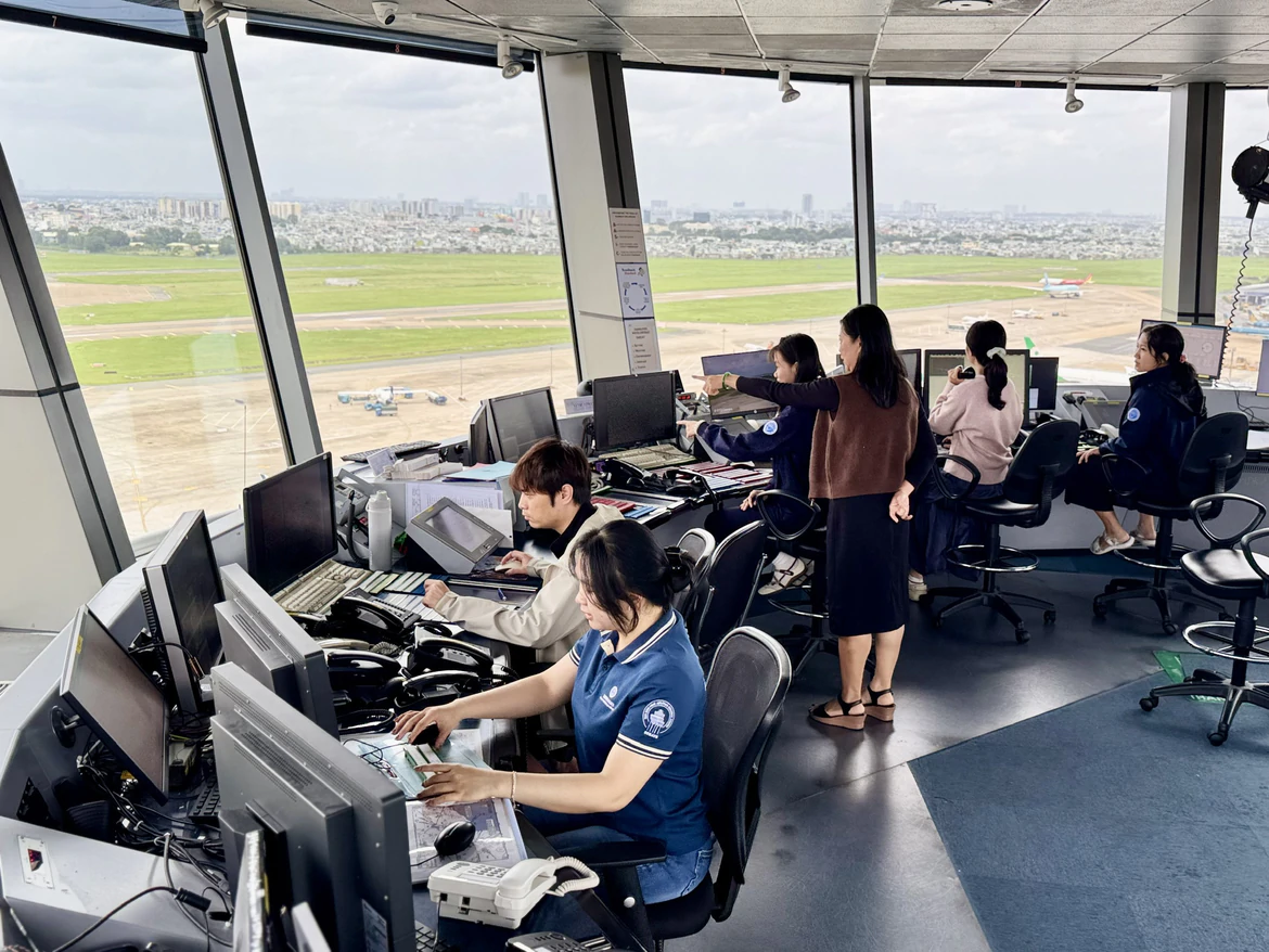 Kíp trực điều hành bay tại Tân Sơn Nhất