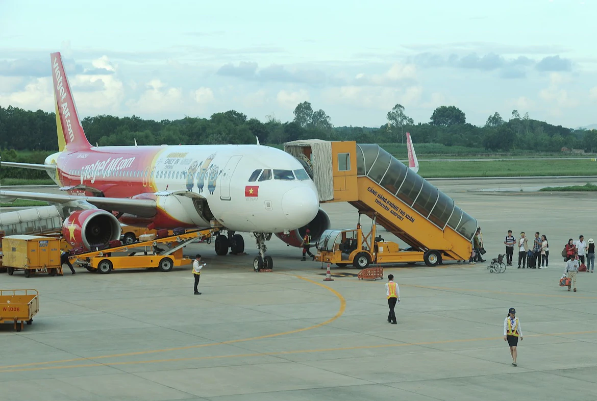 Máy bay Vietjet đang đỗ tại sân bay Thọ Xuân, Thanh Hóa